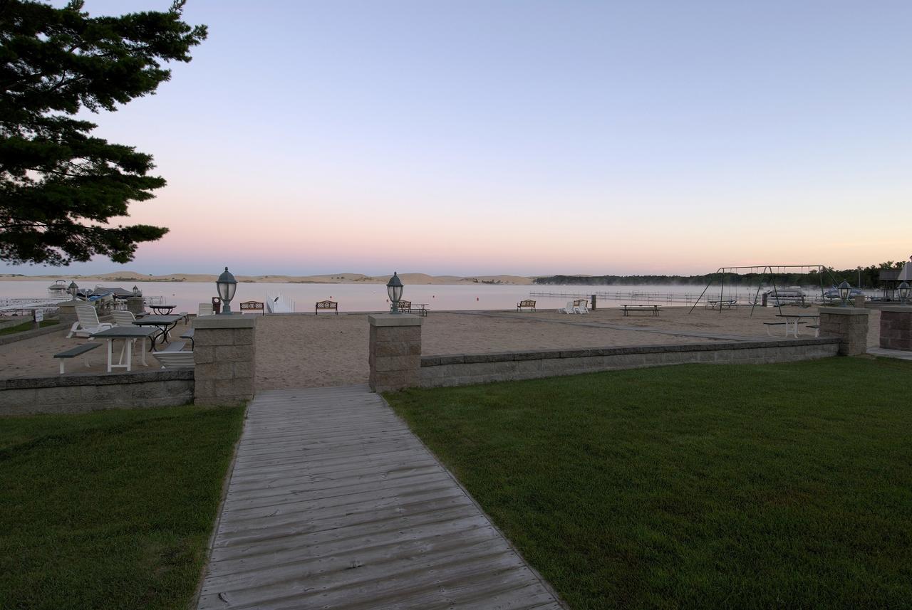 Dunes Waterfront Resort ミアーズ エクステリア 写真